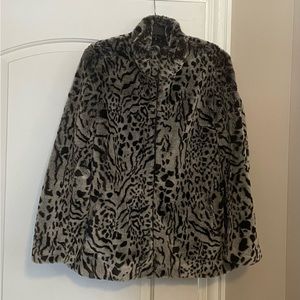 New “Nuage”faux fur women’s coat.Size-L,color taupe (multicolor).Washable ❤️